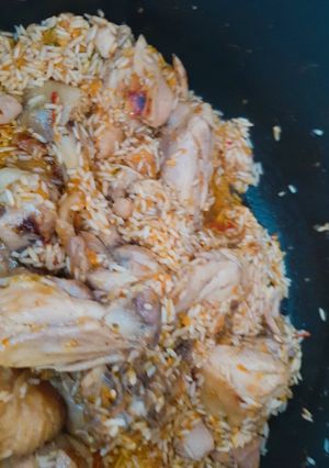 Una foto de Guiso de arroz con pata muslo