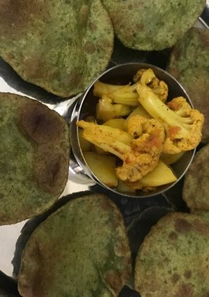 A picture of Palak ki kachori.