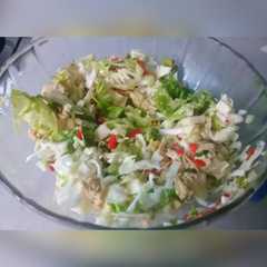 A picture of 🥗🍗Ensalada de pollo y vegetales 🥗🍗.
