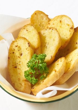 รูปของ แจกสูตร!!! วิธีทำ เนยกระเทียม ขนมปังกระเทียม | Garlic Butter