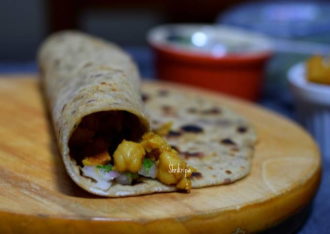 Chapati Roll /Kati roll (with White Chana):