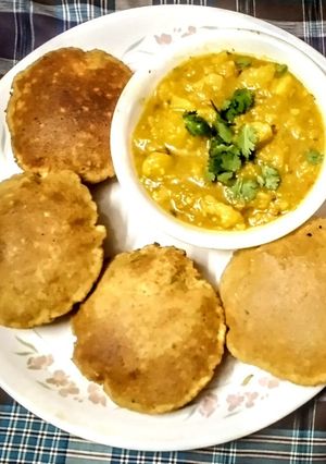 इंस्टेंट उड़द दाल कचौड़ी (instant urad dal kachodi recipe in Hindi) रेसिपी मुख्य फोटो