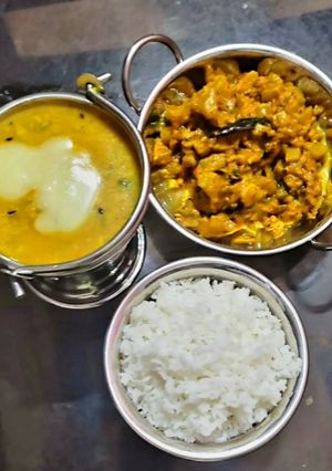 सिंपल चावल,अरहर की दाल और लौकी चना दाल की सब्जी रेसिपी मुख्य फोटो