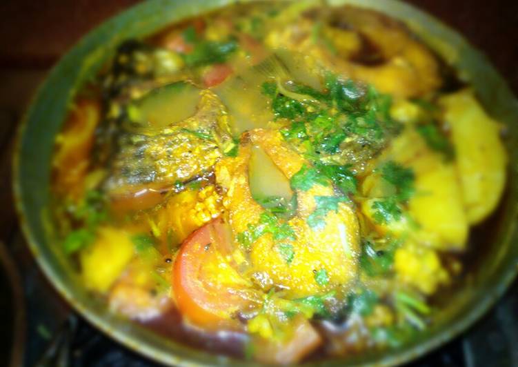 Katla fish curry