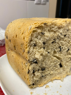 Una foto de Pan francés con aceitunas negras en Panificadora Mandine (marca blanca de Carrefour)