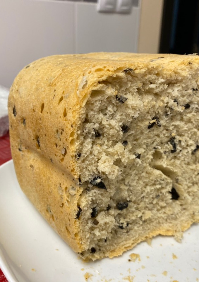 Una foto de Pan francés con aceitunas negras en Panificadora Mandine (marca blanca de Carrefour)