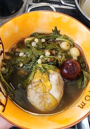 Hình của món Vịt lộn hầm lá ngải.