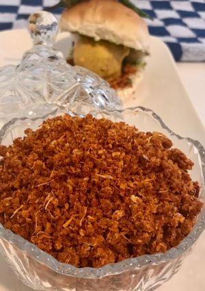 A picture of Vada Pav Shukhi Lal Chutney or Dry Red Chutney.