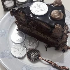 A picture of Chocolate coins cake.
