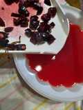 Gelatina con cerezas y uvas