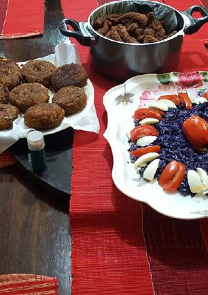 A picture of Potato croqulettes served with red cabbage salad.