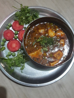 मटर पनीर (matar paneer recipe in Hindi) रेसिपी मुख्य फोटो
