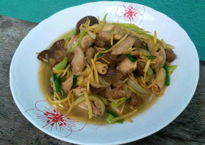 Stir Fried Chicken with Ginger and Jelly Ear Mushroom