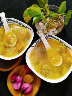 ভেজিটেবল উইথ চিকেন স্যুপ (vegetable with chicken soup recipe in Bengali) রেসিপির প্রধান ছবি