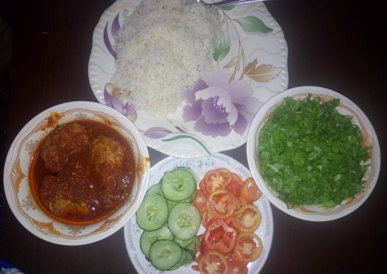 Rice and chicken stew with salad