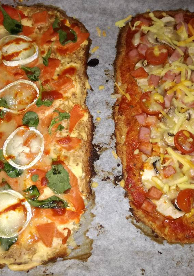 Una foto de Pizza con masa de coliflor
