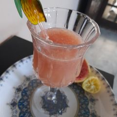A picture of Grape fruit juice.