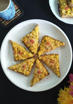 A picture of Creamy Corn Toasts.
