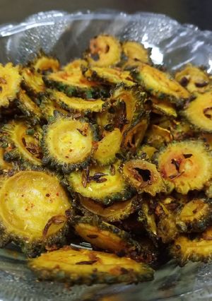 A picture of Crispy Karela roundels.