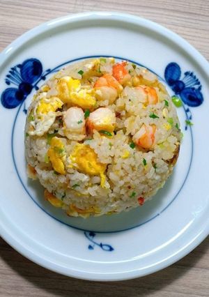 Hình của món Cơm chiên tôm trứng.