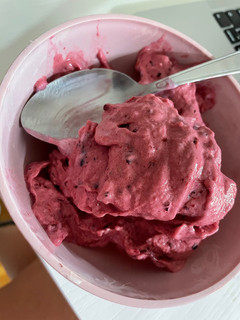 Una foto de Helado de frutos rojos realfooding