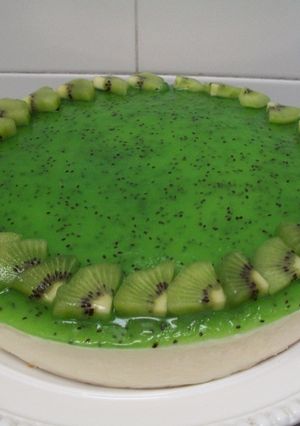 Una foto de Tarta fría de guanábana y kiwi