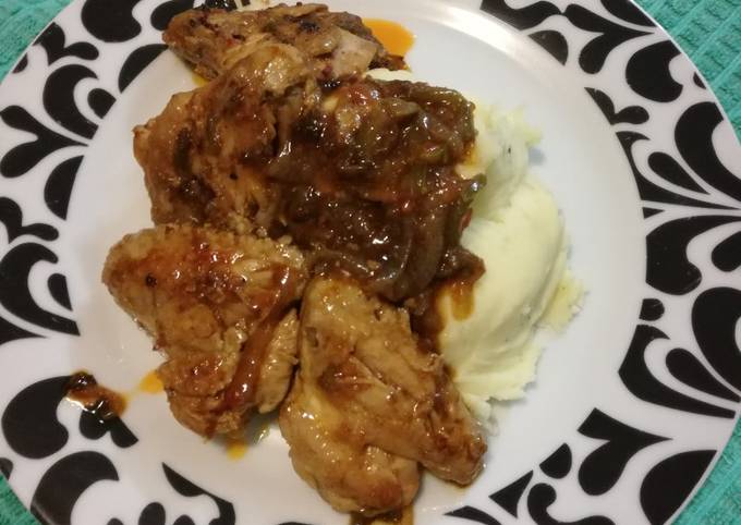 Spicy chicken wings with mashed potatoes😋