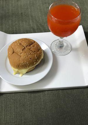 صورة لوصفة برجر لذيذ 🍔🍷