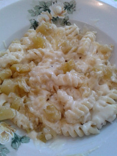 Foto de Fusilli ao molho alfredo e abobrinha