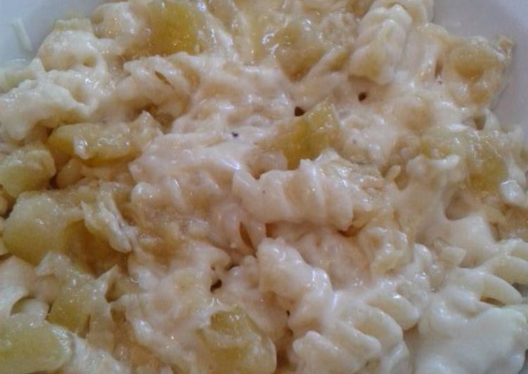 ^ Fusilli ao molho alfredo e abobrinha - Gozhowgos