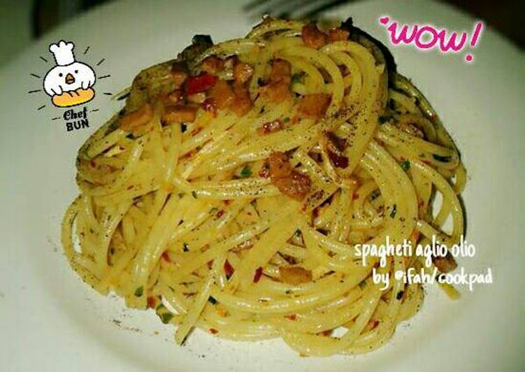 Langkah Mudah untuk Menyiapkan Spaghetti Aglio Olio with Chicken and Sausage yang Menggugah Selera