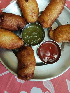 ब्रेड पनीर पकौड़े (bread paneer pakoda recipe in Hindi) रेसिपी मुख्य फोटो