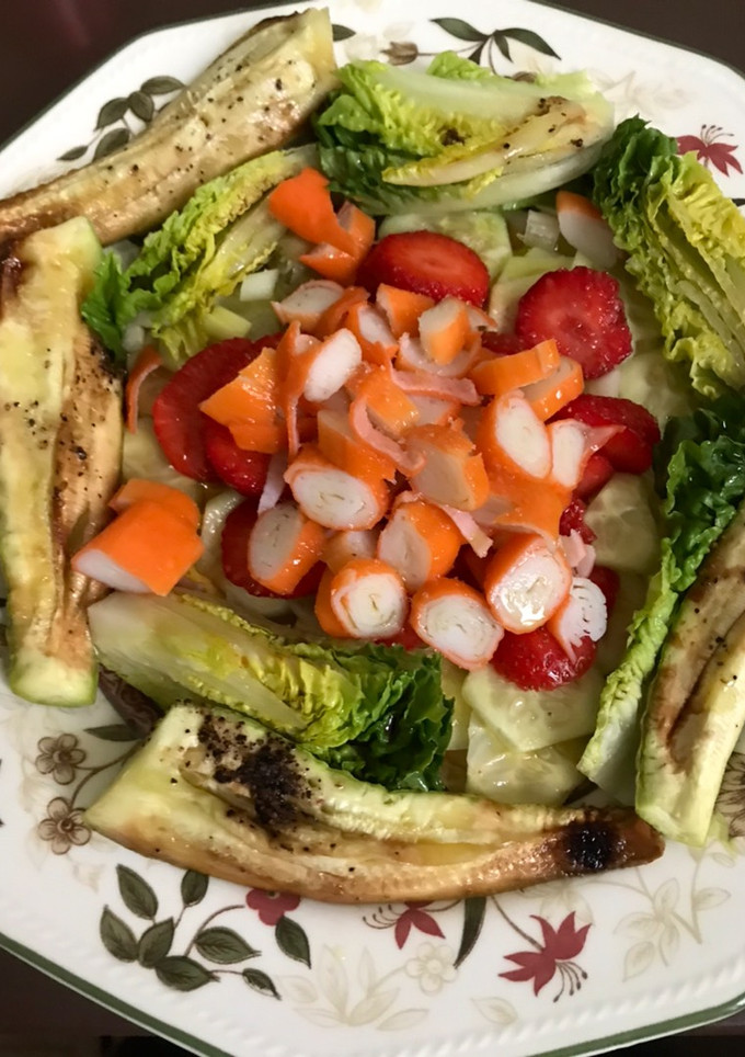 Una foto de Ensalada de fresas con calabacín