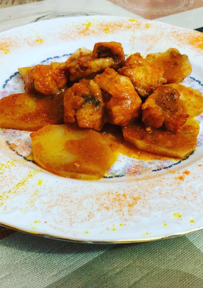 Una foto de Cola de rape en adobo con patatas panaderas al microondas - Lékué