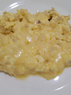 Una foto de Revoltillo de huevo con leche y queso