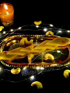 કાજુ કતરી(Kaju katli Recipe in Gujarati) રેસીપી મુખ્ય ફોટો