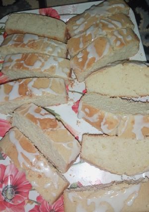 A picture of Lemon Pound Cake.