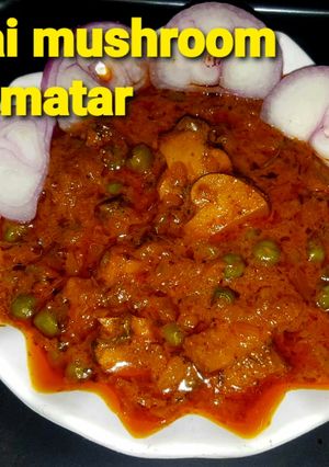 कड़ाई मशरूम मटर (kadai mushroom matar recipe in Hindi) रेसिपी मुख्य फोटो