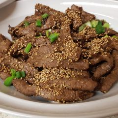 A picture of My Crispy Sweet Chilli Beef Salad. With Toasted Sesame seeds 😀.