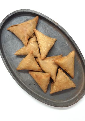 સુરેન્દ્રનગર નાં પ્રખ્યાત પટ્ટી સમોસા (Surendranagar Famous Patti Samosa Recipe In Gujarati) રેસીપી મુખ્ય ફોટો