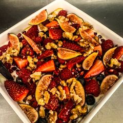 A picture of Fruit & nut yogurt.