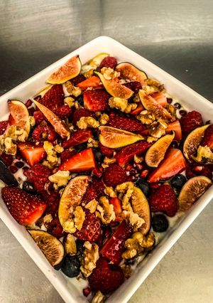 A picture of Fruit & nut yogurt.