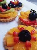 Tartaletas de fruta rellenas con crema pastelera