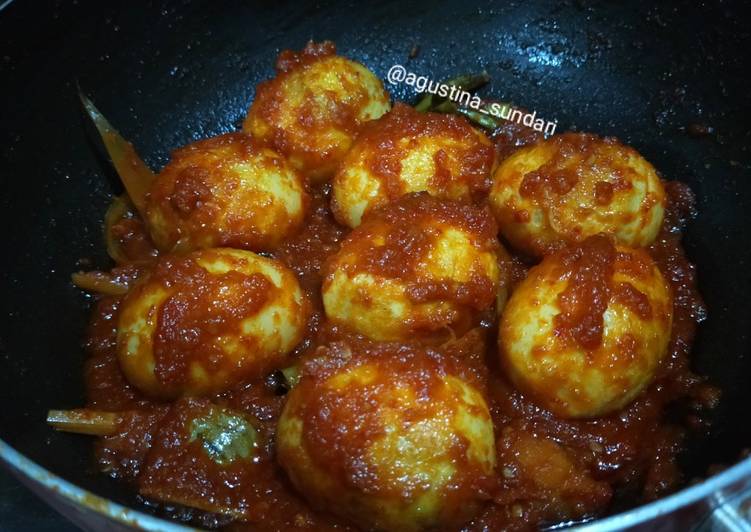 Langkah Mudah untuk Membuat 201. Telur Bulat Balado, Enak Banget