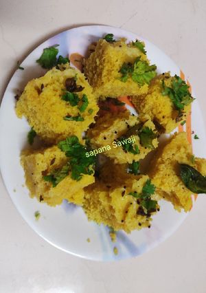 जाळीदार खमण ढोकळा (Khaman Dhokla Recipe In Marathi) रेसिपी चे मुख्य फोटो