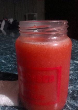 Una foto de Jugo de frutilla y naranja