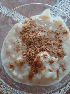 Una foto de Arroz con leche cremoso