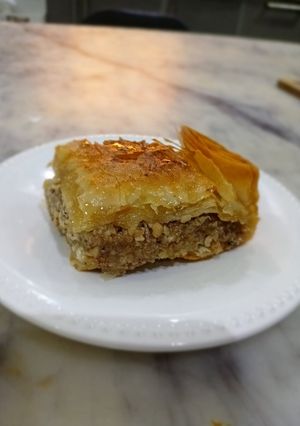 صورة لوصفة البقلاوة بالمكسرات والعسل