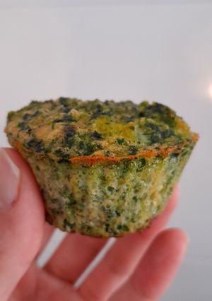 Una foto de Muffin de espinaca y cebolla, bebés 6m+