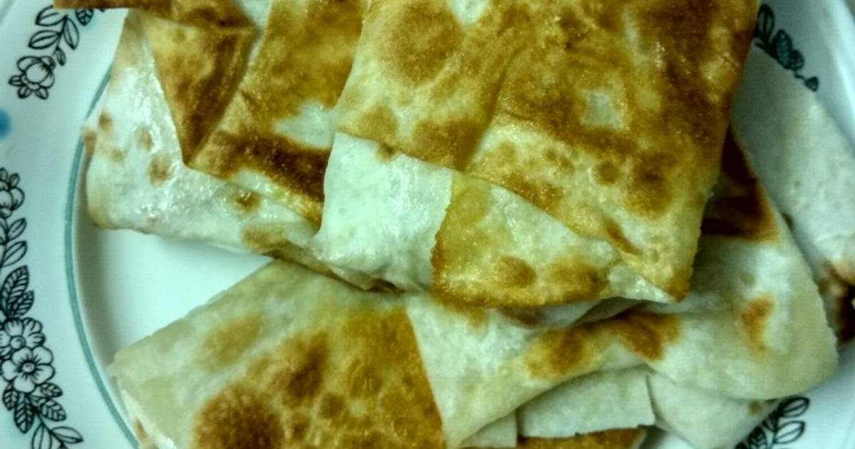 Конвертики из лаваша с сыром и яйцом и зеленью на сковороде рецепт с фото